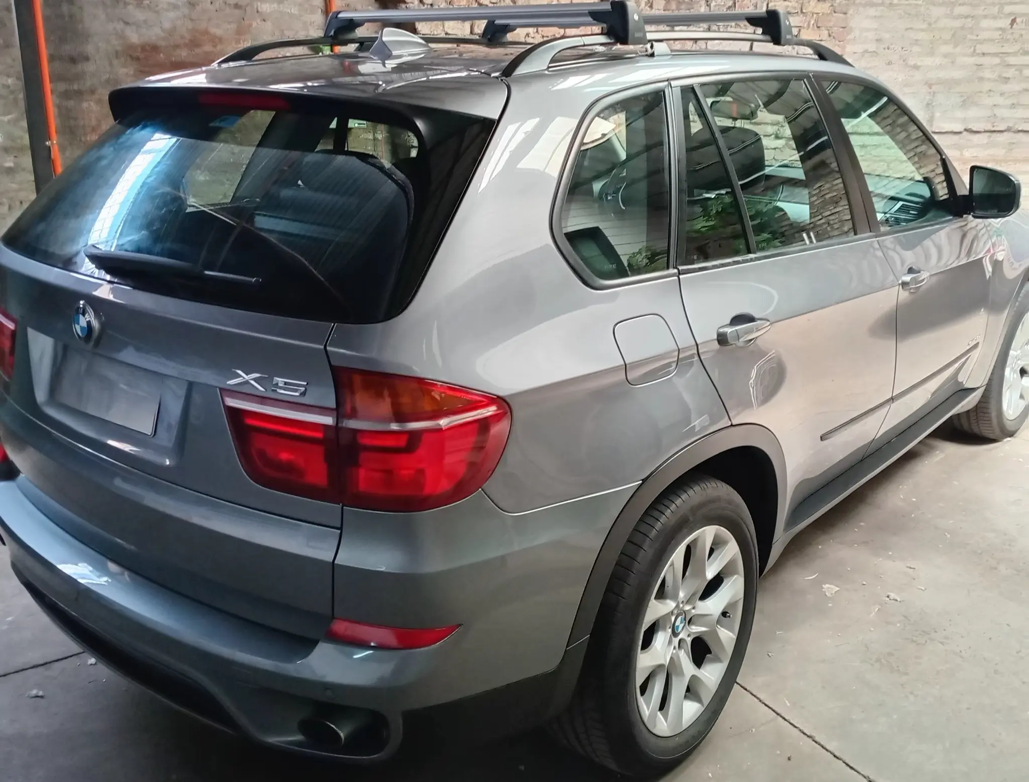 BMW X5 con pulido y simunizado profesional en Santiago
